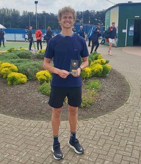 Not_Esportivas's tweet photo. ITF TENNIS!
Parabéns aos tenistas campeões do @worldtennis de W25 de Nottingham na Grã Bretanha.
Simples: August Holmgren (🇩🇰)/🏆(2)
Duplas: Daniel Little (🇬🇧)/ Mark Whitehouse (🇬🇧)
#ITFTennis #Tennis #LTA #M25Nottingham #AugustHolmgren #DanielLittle #MarkWhitehouse https://t.co/wjCOLUXoBv