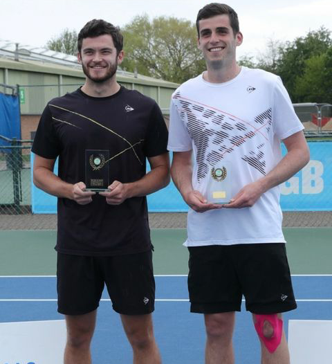 Not_Esportivas's tweet photo. ITF TENNIS!
Parabéns aos tenistas campeões do @worldtennis de W25 de Nottingham na Grã Bretanha.
Simples: August Holmgren (🇩🇰)/🏆(2)
Duplas: Daniel Little (🇬🇧)/ Mark Whitehouse (🇬🇧)
#ITFTennis #Tennis #LTA #M25Nottingham #AugustHolmgren #DanielLittle #MarkWhitehouse https://t.co/wjCOLUXoBv