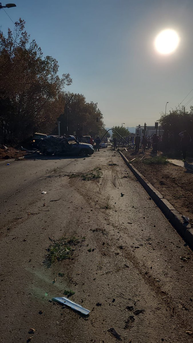 paucollao's tweet photo. @CarolinaLeitao @penalolen alcaldesa, el accidente de hoy en los Presidentes es una muestra de que ésta no es una calle apta para tránsito de camiones. Los vecinos esperamos se tomen acciones. https://t.co/qASxcyvAY3
