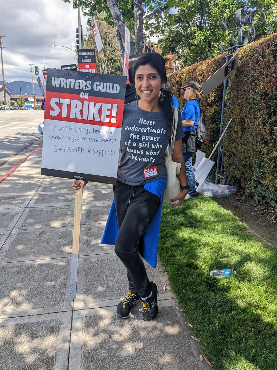 I have met so many good people today. #Writers who deserve a living wage. What a day 😍 in solidarity, #SAGAFTRAsolidarity #writersstrike #WritersGuildofAmerica