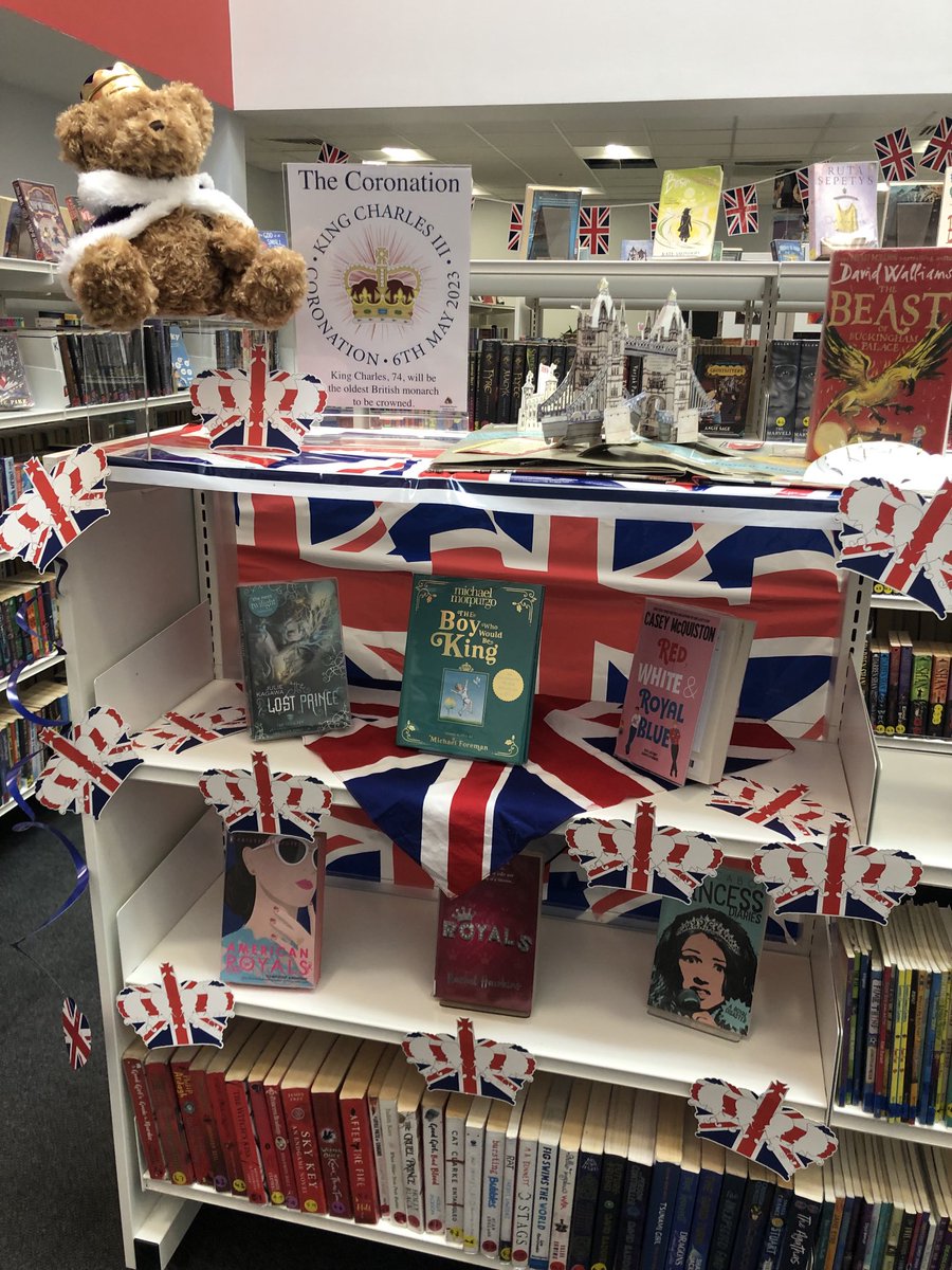 LouTheLibrarian's tweet photo. Some “Right Royal Reads” ⁦@ExmouthCollege⁩ ! https://t.co/TJS97tBEgJ