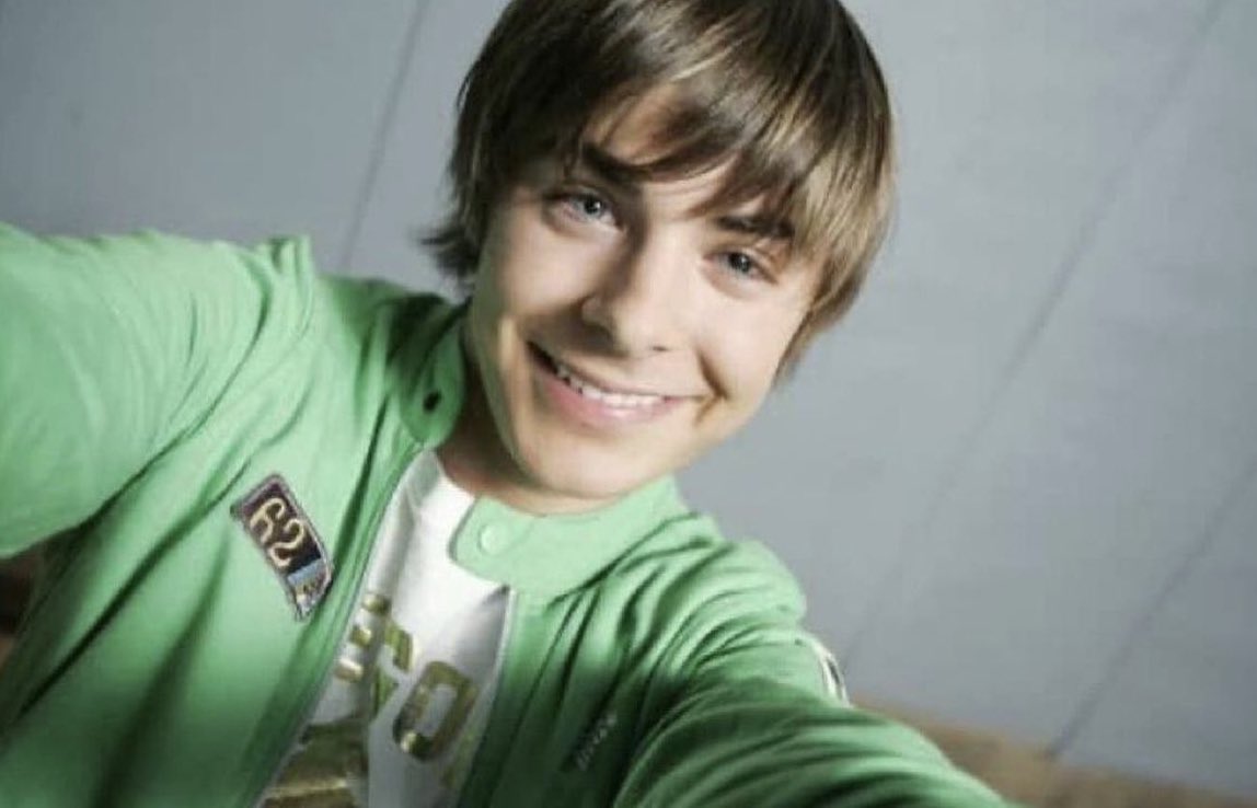 tatbaee's tweet image. “smile if u like making men mad” 

me: