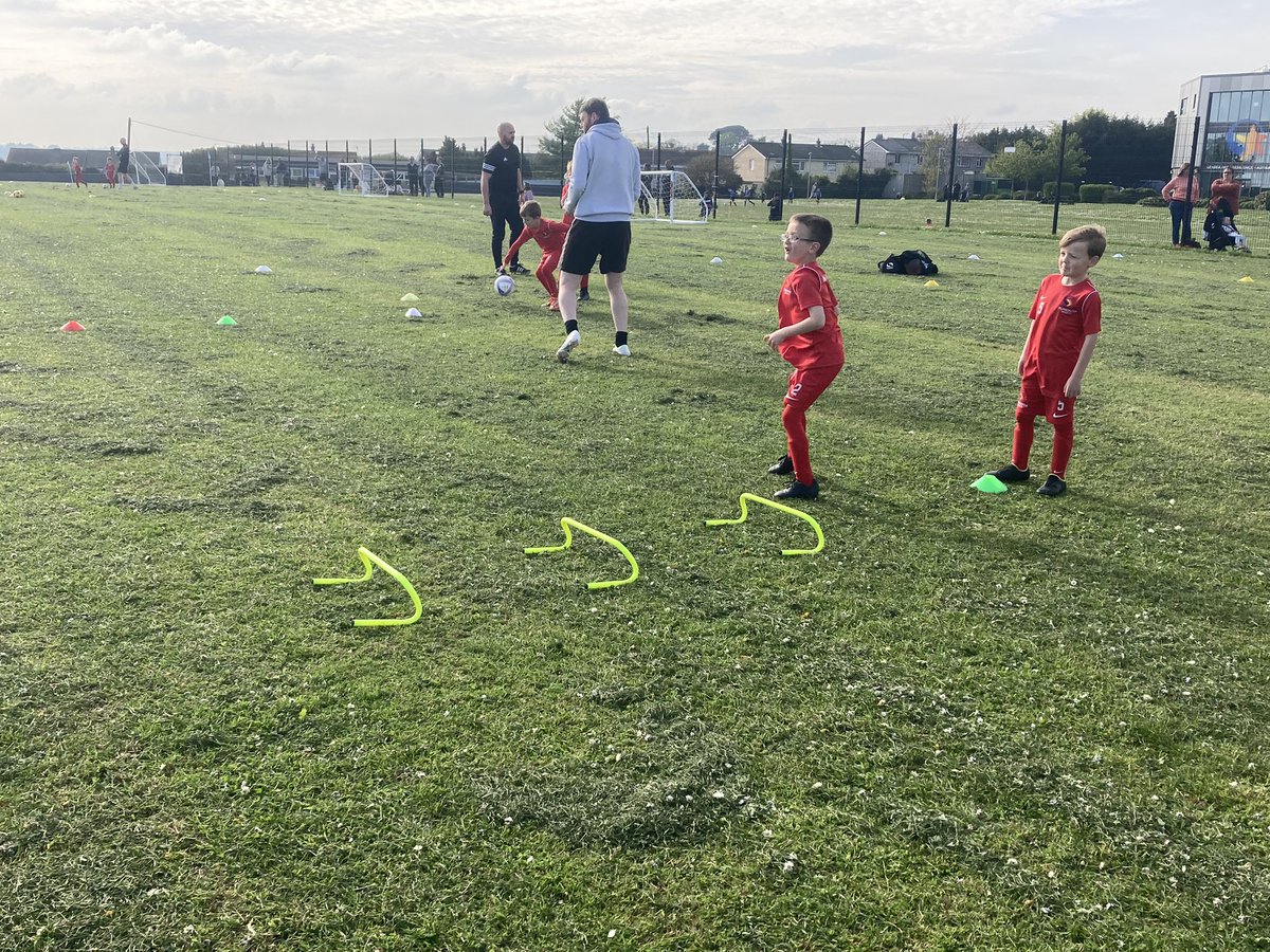 mapfootball's tweet image. MAP FC coaching school : 

Tonight was the first grass session of the summer for our amazing young  MAP FC players aged 4 -8 as part of  our coaching school leading into MAP teams - some brilliant sessions put on by our coaches .

More information email : Mapfc@outlook.com