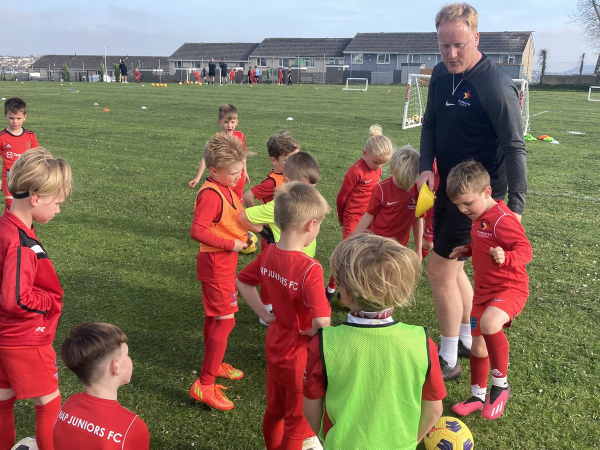 mapfootball's tweet image. MAP FC coaching school : 

Tonight was the first grass session of the summer for our amazing young  MAP FC players aged 4 -8 as part of  our coaching school leading into MAP teams - some brilliant sessions put on by our coaches .

More information email : Mapfc@outlook.com