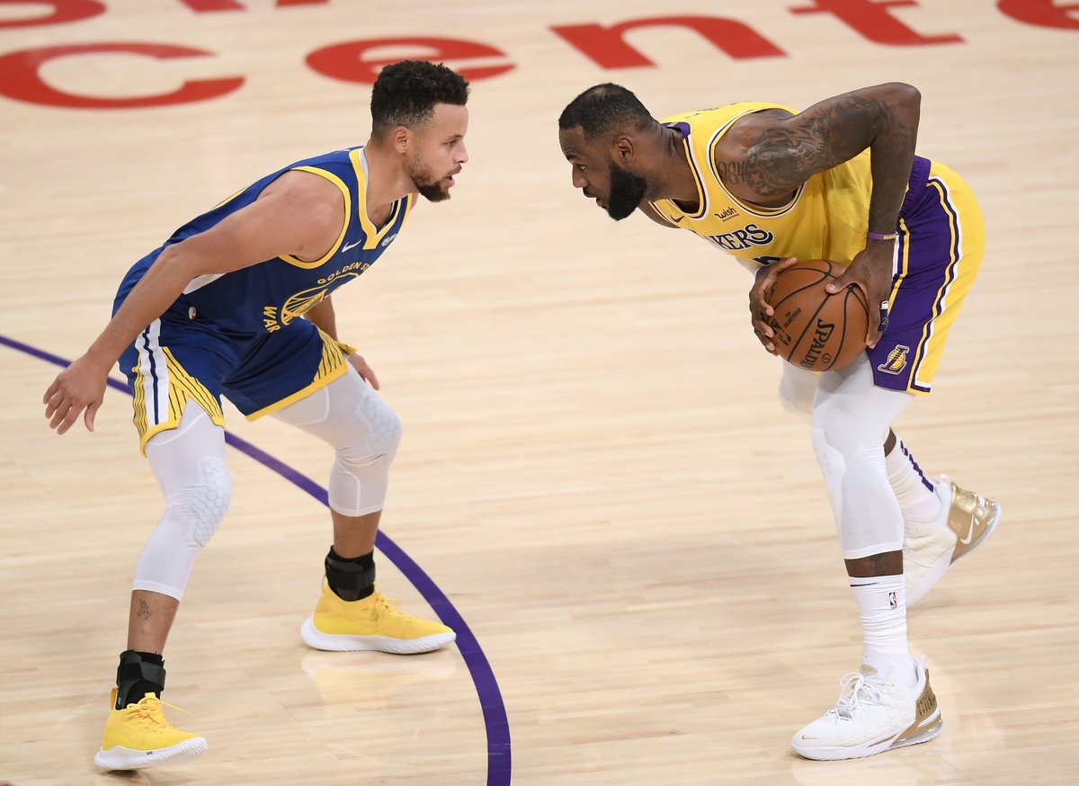 NBAMEX's tweet photo. Estado actual:
○ Soltero
○ En una relación
● Esperando que empiece la serie entre Stephen Curry y LeBron James. https://t.co/tXwcgK7JcC