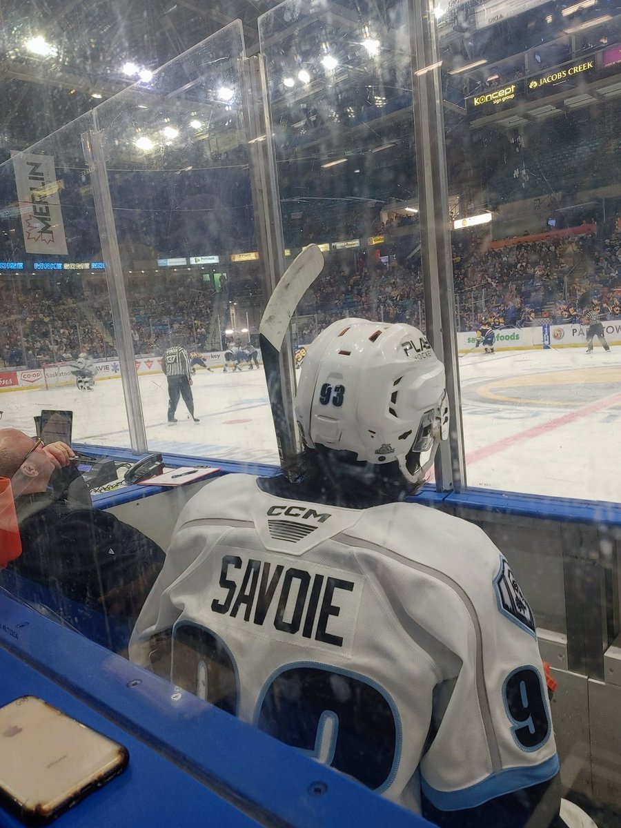 Big_G_09's tweet image. #Savoie #LetsGoBuffalo in the #sinbin but no damage from #BladeCity on pp 🤦‍♂️ Season slipping away fast here 😡 Down 4-1 mid 2nd  #LFG #GoBladesGo #WHLPlayoffs
