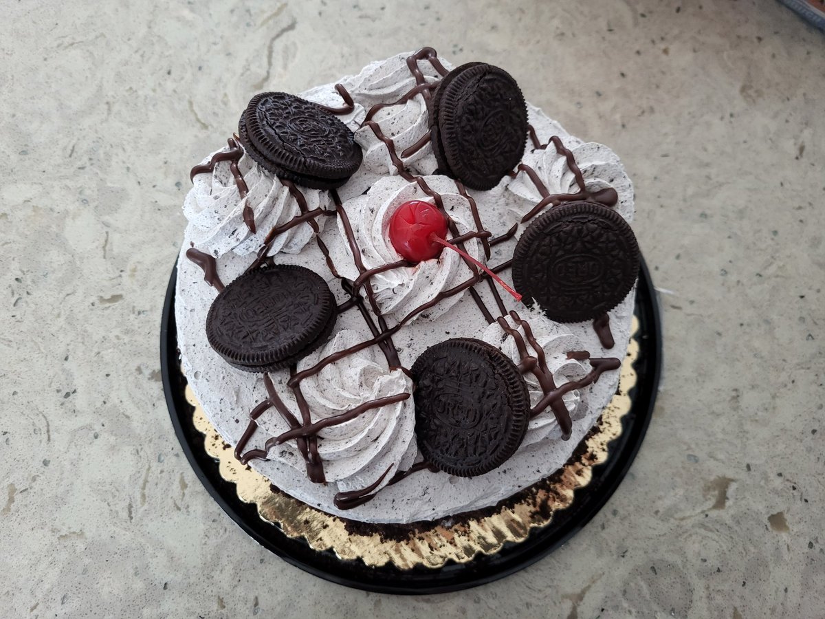 pcnnmvideos's tweet photo. My birthday cake, an 8 inch 2 layer Cookies n’ Cream cake ft. Oreos from the Vons bakery! Look who’s excited for some cake lol! #arthur #mrratburn #ratburn #birthday #birthdaycake #happybirthday #cookiesncream #cookiesandcream #pbs #gbh #oreo #oreos #birthdaycake #vons #cakes https://t.co/lIr38sFxfh