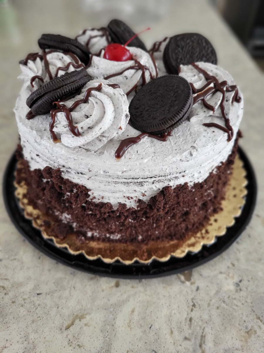 pcnnmvideos's tweet photo. My birthday cake, an 8 inch 2 layer Cookies n’ Cream cake ft. Oreos from the Vons bakery! Look who’s excited for some cake lol! #arthur #mrratburn #ratburn #birthday #birthdaycake #happybirthday #cookiesncream #cookiesandcream #pbs #gbh #oreo #oreos #birthdaycake #vons #cakes https://t.co/lIr38sFxfh