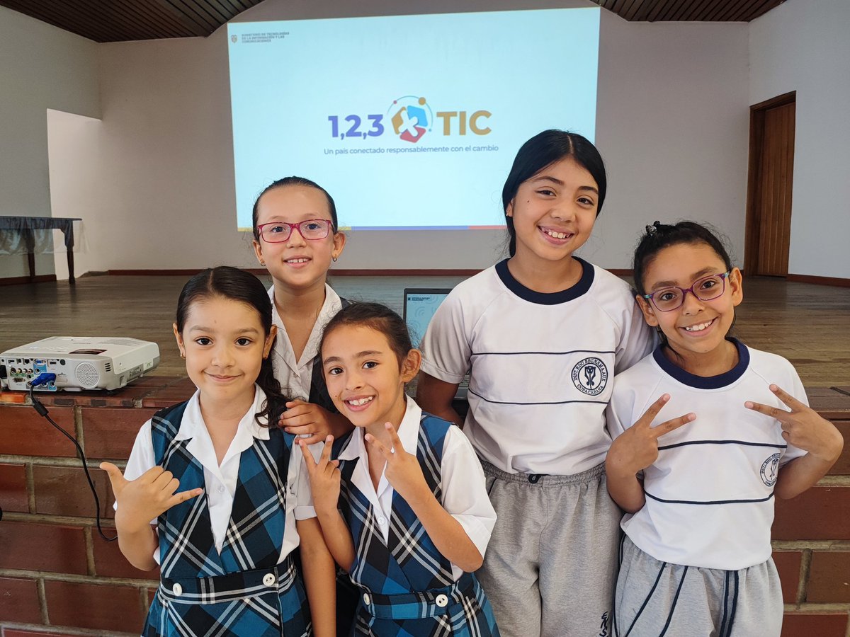 Natuchips_86's tweet photo. 🟡🔵🔴 Conéctate... Pero no lo hagas en piloto automático,  cuenta hasta 3, sé consciente de tu navegación y así evitarás malos ratos. @123PorTIC

Gracias a la  Secretaria de Educación de @Alcaldiacopa por su compromiso con la seguridad en los entornos digitales. 🌟 https://t.co/2UXEGabSzd