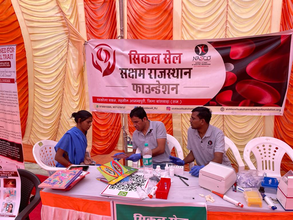 Sicklecell_RJ's tweet photo. #सिकलसेल_जन_जागरूकता कार्यक्रम में @Sicklecell_RJ की टीम द्वारा सॉल्युबिलिटी टेस्ट एवं कन्फर्म टेस्ट #ADWAS एवं जिला स्वास्थ्य एवं चिकित्सा विभाग द्वारा आयोजित कोटड़ा के एकदिवसीय शिविर में किये गए।
@IndiaNasco
@NhmRJOfficial 
@TribalAffairsIn 
@UdaipurDm 
@Mundra08 
@MbghUdaipur https://t.co/YWmlxjXOOZ
