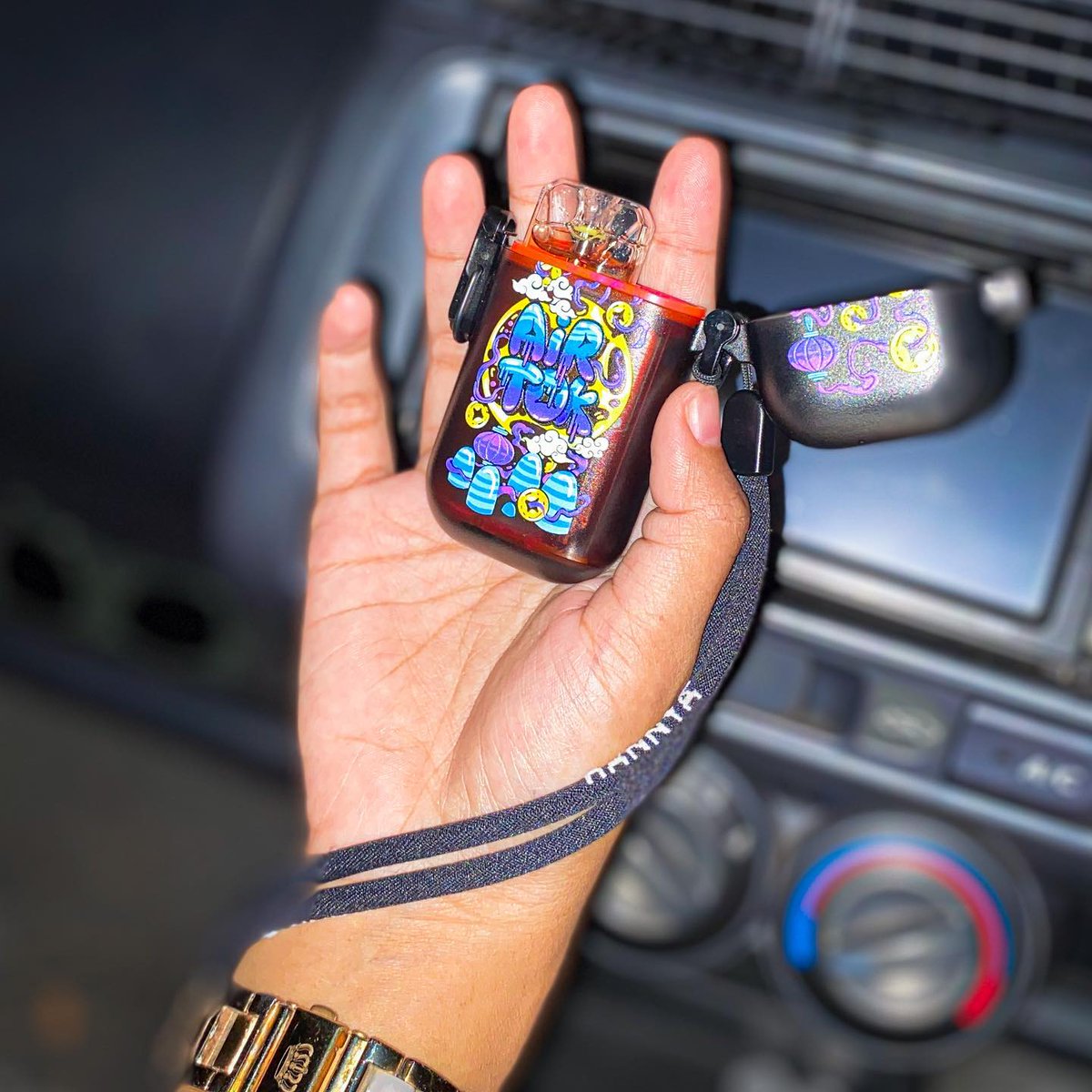 Vapelustion1's tweet photo. Love this design📷📷
.
#vapelustion #hannyaairtok #airtok #hannyafam #vapestyle #vapelove #vapeon #tricklyfe #cloudlyfe #Priority
.
Warning:
This product is intended to be used with e-liquids that may contain nicotine. Nicotine is an addictive chemical. For ADULT use only. https://t.co/P6enBji5f4