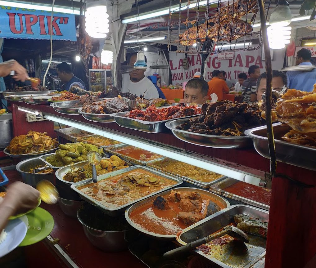 Masakan Padang yang udah ter-verified enak menurut mimin adalah:

- Bopet Mini, Benhil 
- Pagi Sore, Tebet/Kemang
- Surya Baru, Benhil
- Nasi Kapau Uni Upik, Senen 
(Kalo yg ini bukan padang sih tapi kapau)