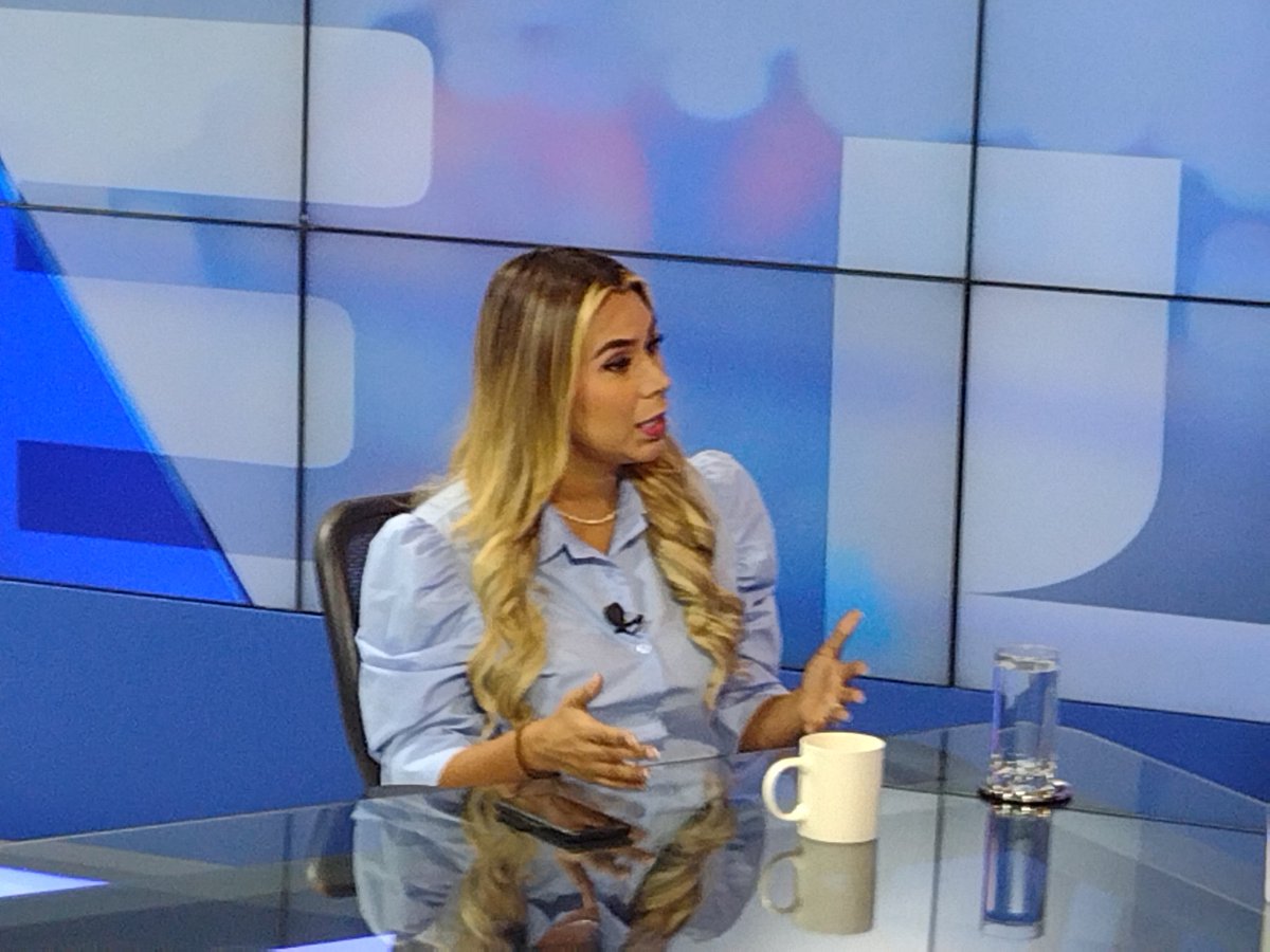 Debate_TCS's tweet photo. "Los salvadoreños están teniendo un problema súper grave en la parte económica, porque no les alcanza ya para poder comprar lo que estaban acostumbrados, y lo otro es que mucha gente ya se encuentra en situación de pobreza", diputada Marcela Villatoro @Villabull, @ARENAfraccion. https://t.co/3zRYgoUDik