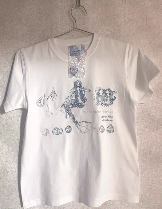 先日 #おみやげ水族館 に行ってまいりました ぅょぅょバードさんと糸柊子さんのコラボTシャツ買っちゃった かわいいね
