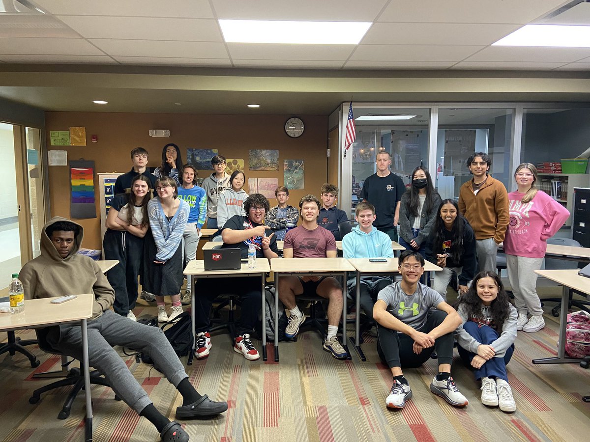 SamSzopinski's tweet photo. Last day with our Junior homeroom for the year. It’s been so fun getting to know these students for the past two years. Excited for their senior year!! https://t.co/R5eq59vAtL