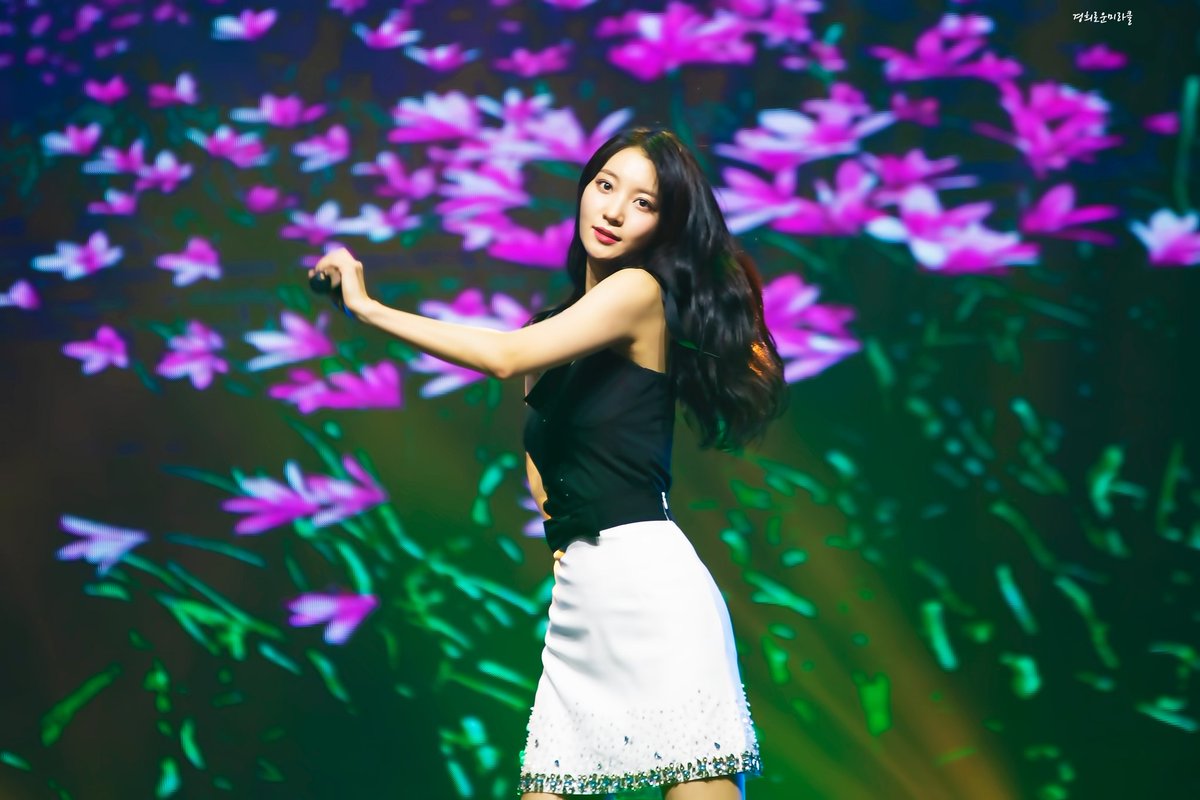 khuracle's tweet photo. 230428 2023 의정부 중앙아시아 영화제 개막식 #유빈

요정 그 자체... 비정 유빈은 전설이다...

@8_OHMYGIRL @WM_OHMYGIRL 
#오마이걸 #유빈 #OHMYGIRL #YUBIN #yubin https://t.co/NyFQF6VFJN