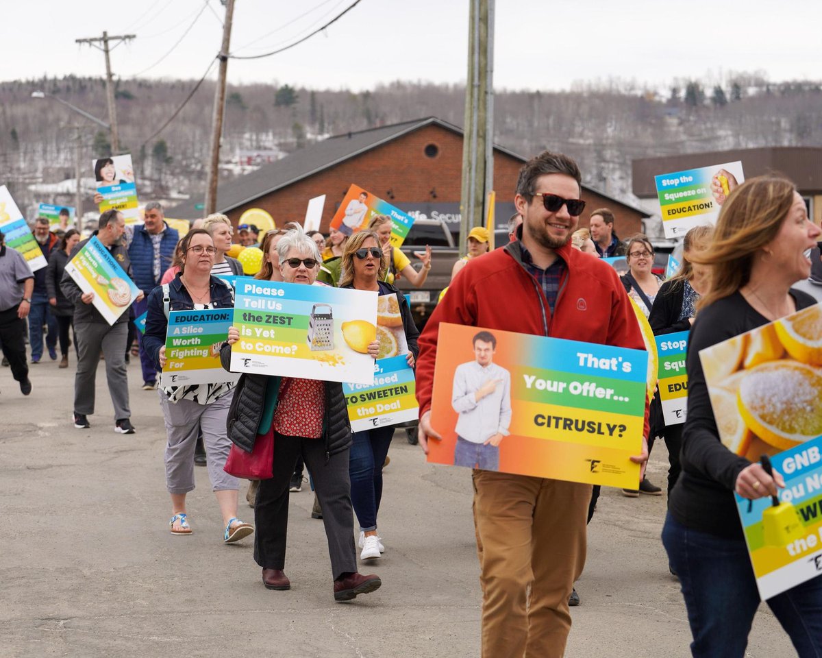 Capt_Fizzix's tweet photo. #stopthesqueeze #lemon #teachers #NBTA #AEFNB #NBTFFENB #AEFNBNBTANBTFFENB https://t.co/8PFliLbsdR