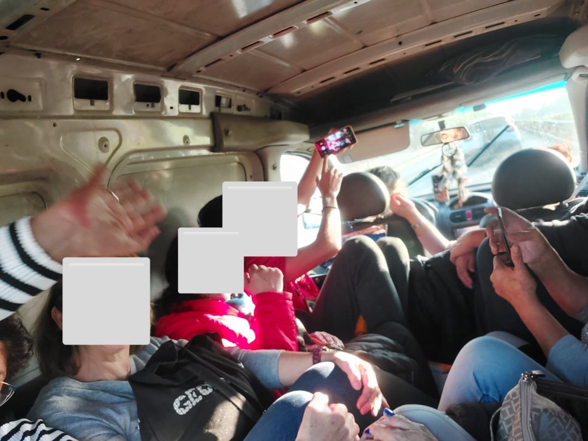 francasanueva's tweet photo. No tenemos locomoción para Trabajadores y vecinos santiago#chamisero. Las autoridades no nos han escuchado! #transportedigno #buseschamisero 
@MuniColina @imvalenzuela  @biobio  @MTTChile @canal13 @meganoticiascl @CHVNoticias @TVN @chicureohoy https://t.co/cMOi9csDb9