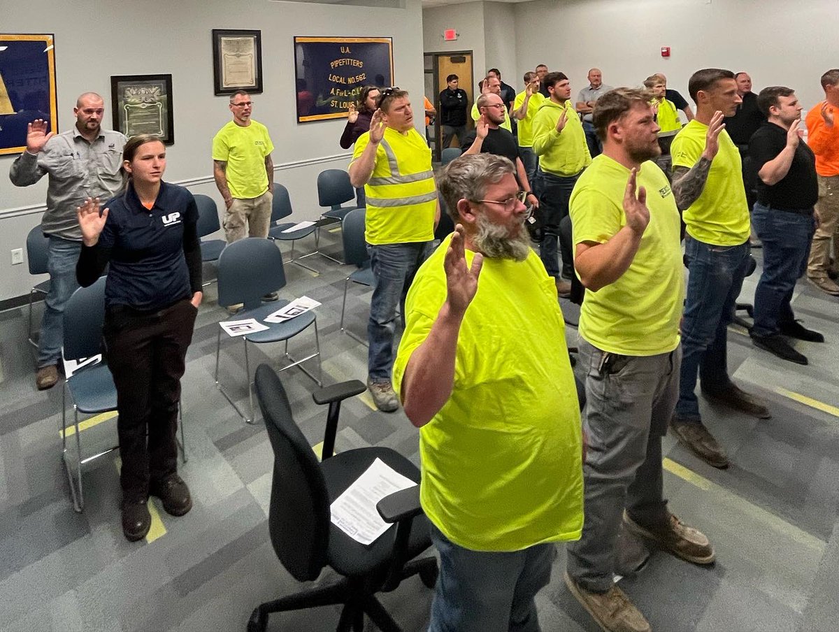 STLlocal562's tweet photo. Help us welcome over 40 new members to Local 562! 👏🏻
Congratulations to all the talent men and women in this room tonight. As always, we are excited for the future of our local!!
#wearelocal562 https://t.co/GvBef04REf