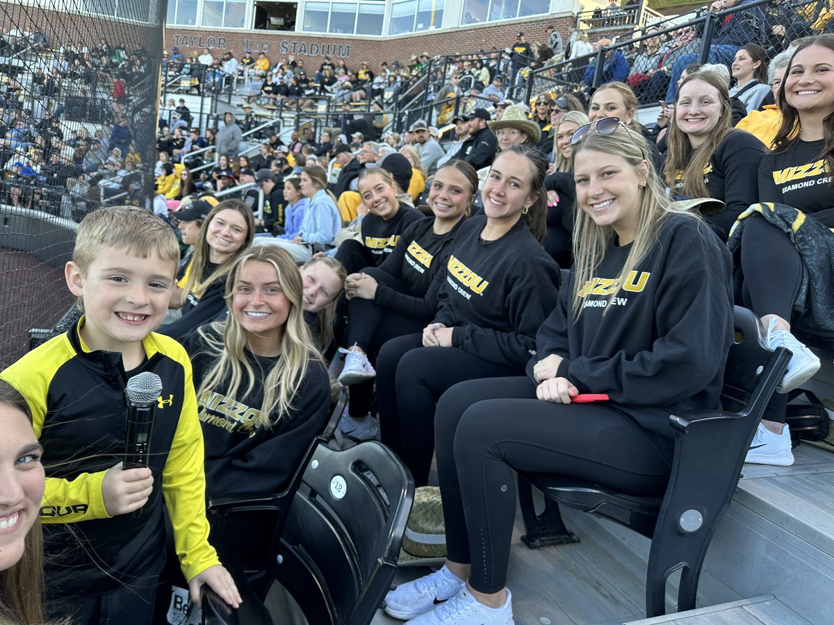 kipper_7's tweet photo. What an awesome night at the ballpark! Evan got to be the JR PA announcer…..and got to see a @MizzouBaseball win! #BeatkU https://t.co/jL89qep0zW