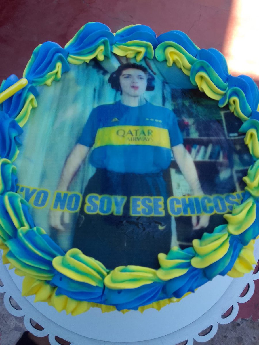 SegadaAgustin's tweet photo. Hola @DavooXeneizeJRR  hoy es mi cumpleaños y mira el homenaje que te hago pedazo de crack titán de la vida, solamente quiero un videito saludándome te amo pa 💙💛💙

Me ayudan a compartir para que le llegue 🙏🏻🙏🏻🙏🏻 https://t.co/2VjQoSmWjw