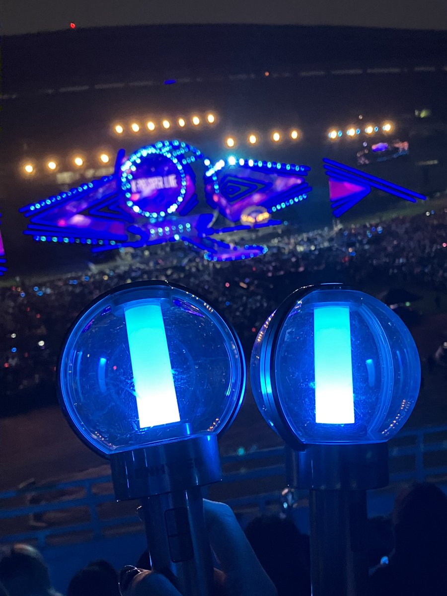 romzzjw's tweet photo. 비록 역조공으로 핫팩 짬처리하는 그룹이여도
우리 벰파이어 소년들 사랑합니다 🫰🏻🫰🏻 https://t.co/xbCZv67yCQ