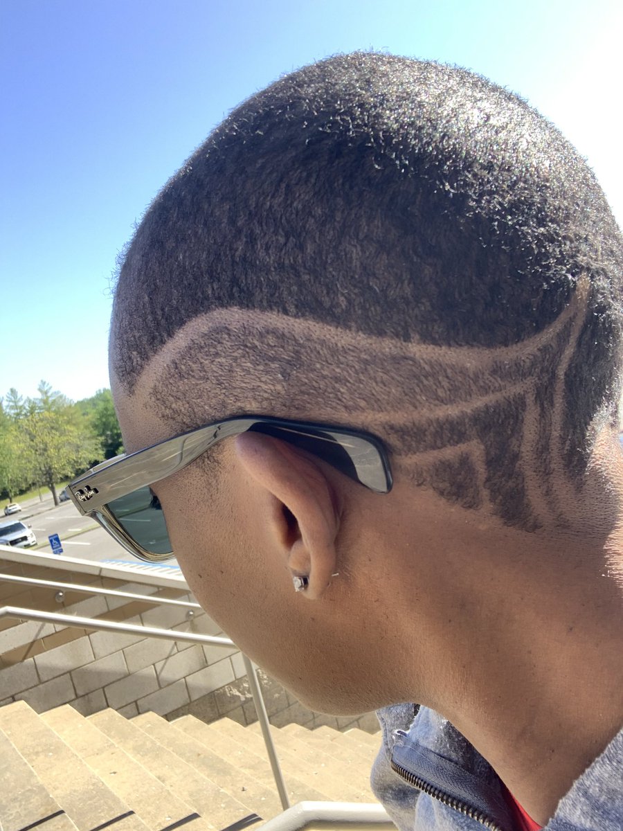 RekhaPatterson's tweet photo. My barber, Henry McCoy, got me out here feeling like I got good hair!! #stiffwhere https://t.co/87mDbCevwd
