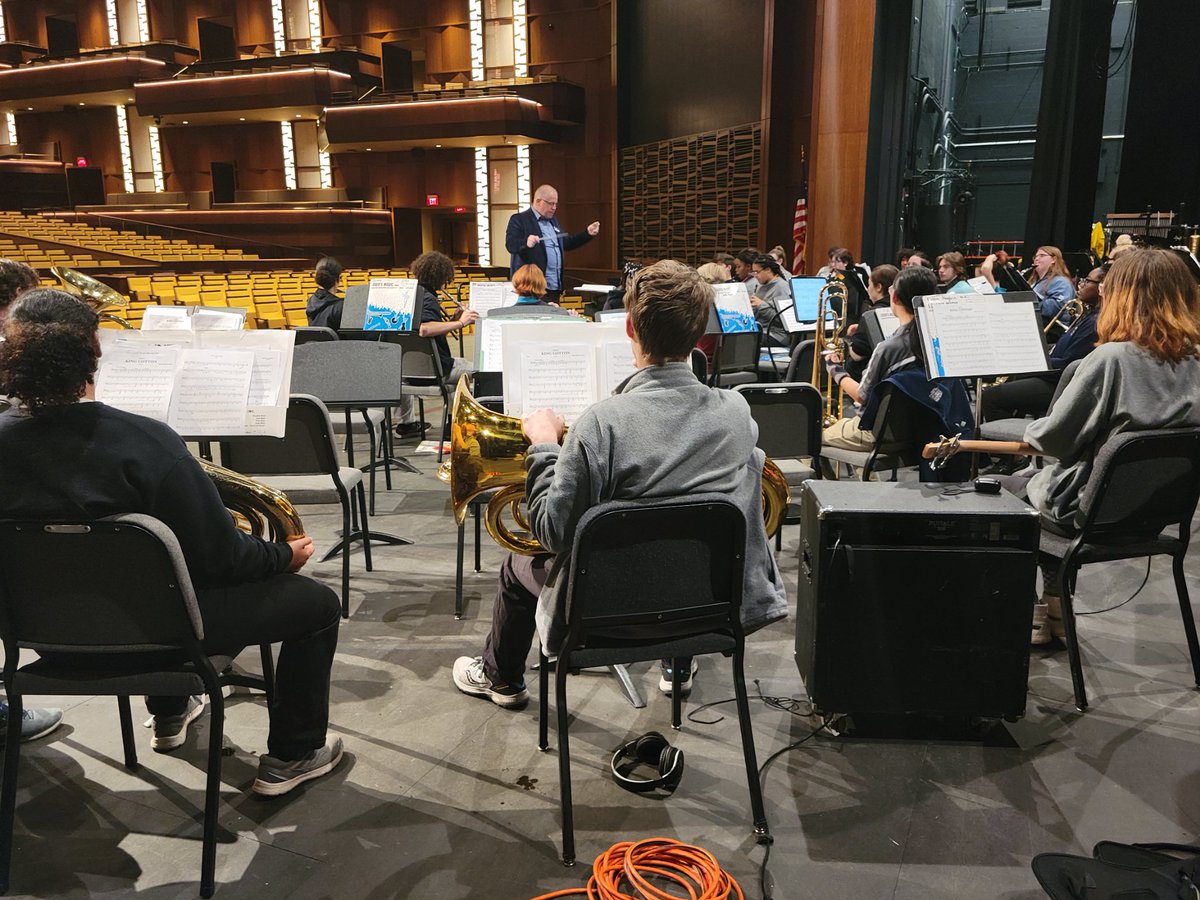 MhsUlrich's tweet photo. The @MhsSdbands got to spend a couple hours working with Dr. Chris Heffner from @LVC. The clinic helped provide positive growth to our program and prepare us for adjudication. https://t.co/R889JB8TvA