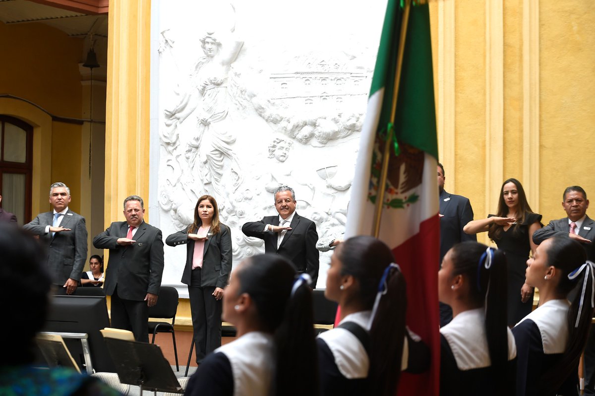 BerthaCasado's tweet photo. En el marco del CXLI Aniversario de la Educación Normal en el Estado de México, felicito a toda la comunidad normalista por su vocación, pasión y entrega en la noble labor de la docencia. @SeducEdoMex @Sesyn_edomex @DGENedomex https://t.co/jiZNT4WT5q