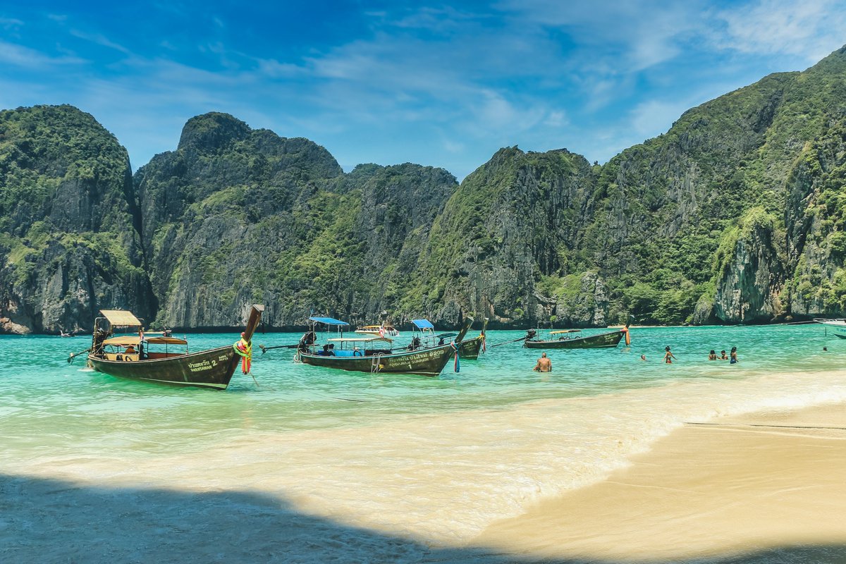 The crystal-clear water and lush tropical landscape make the beaches of Thailand a must-visit destination for any beach lover. #thailandbeaches #Paradise