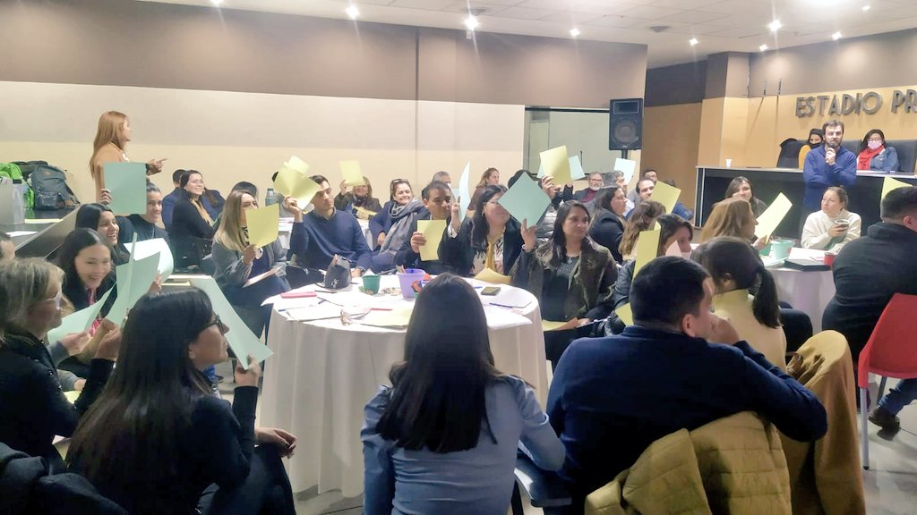Gretel_Galeano's tweet photo. #participacionciudadana 
#mesafederal
#FederalLab
#cataLab 
Por qué lo hacemos? Qué intereses nos motivan?. Respuesta: Nos apasiona lo que hacemos. Creemos que es posible. Agregar valor a lo público y social vale el esfuerzo. Fotitos de un laboratorio en el Valle de Catamarca. https://t.co/NqztydMSDg