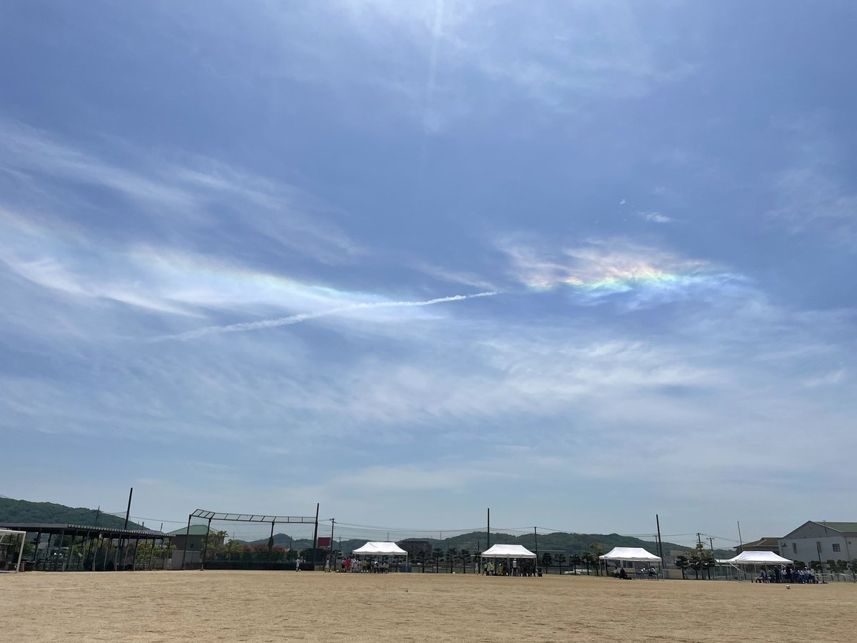kentasyouta's tweet photo. 真っ直ぐな虹🌈
#虹 https://t.co/YDidIChnvD