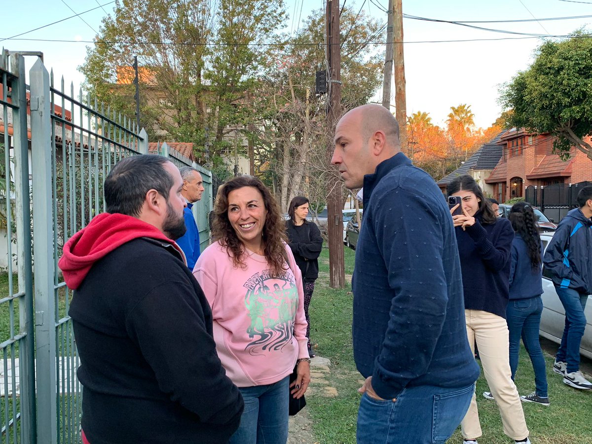 myriampucheta's tweet photo. Este martes en #DonBosco junto a @YoSoyMartiniano.
#Quilmes necesita recuperar el #orgulo de ser quilmeño.
#faltamenos
@horaciorlarreta
@diegosantilli
@instrepublicaok
@Agrupacion4N https://t.co/W1c0VdjPkT