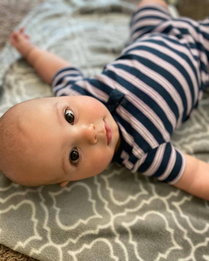 abbydflowers's tweet photo. Look at this perfect 5 month old! 😍 Elias, we can’t get enough of your sweet face and chunky legs 👶🏻❤️ https://t.co/jYUyZVC7bo https://t.co/U4WJ1rfAYq