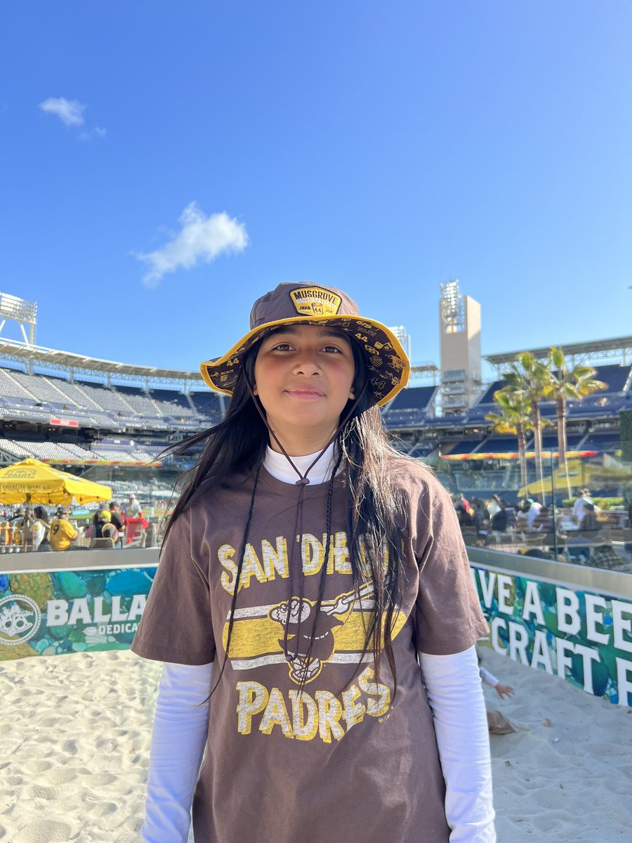 ReyessRubyy's tweet photo. @Padres #BringTheGold https://t.co/NExxhU5Cnp