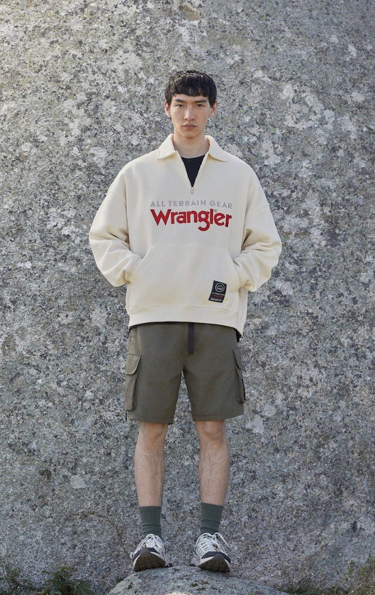 RevistaOPEN's tweet image. Pull&amp;amp;Bear y Wrangler crean la colección de moda urbana más top del momento. 🔝 

Entra aquí para conocer la colaboración completa. 🔥 👉🏻 bit.ly/41PGASd

#pullandbear #wrangler #moda #news