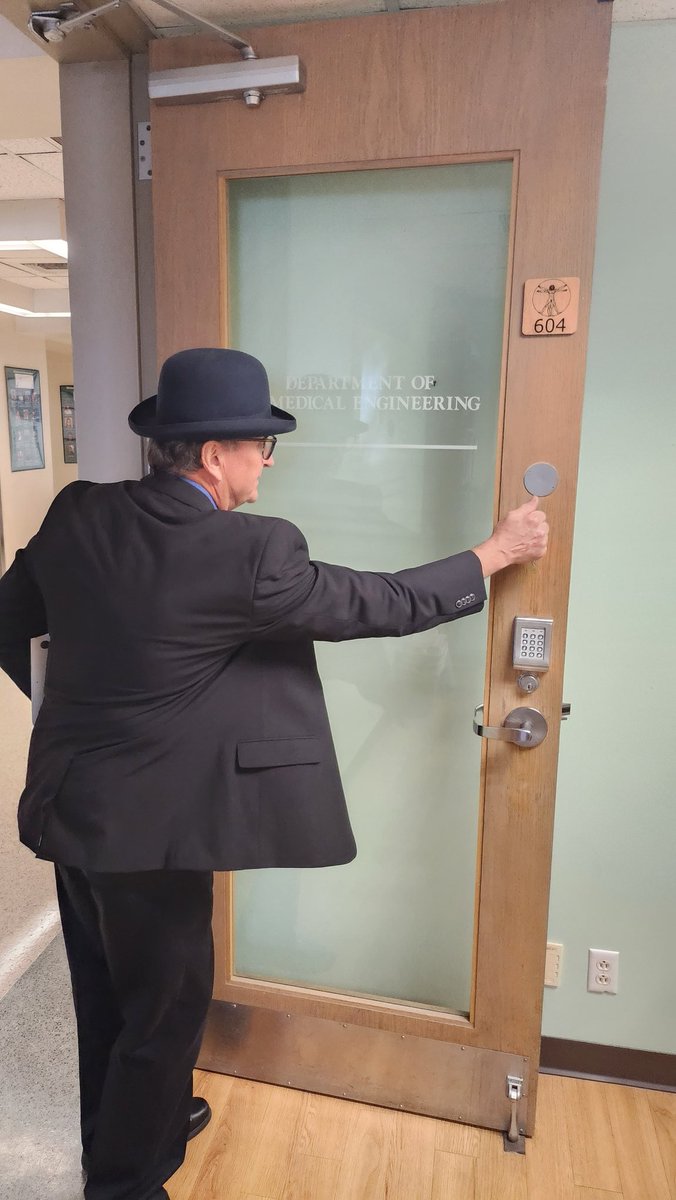 AEnginerd's tweet photo. A colleague, Dr. Mic Dancisak, is retiring at the end of this year after teaching Anatomy &amp; BME for over 30 years. I attended his last ever class &amp; found him instead learning from his students. It was a perfect demo of his philosophy of life long learning, Best of luck Dr. D! https://t.co/vIlc2WnOG1