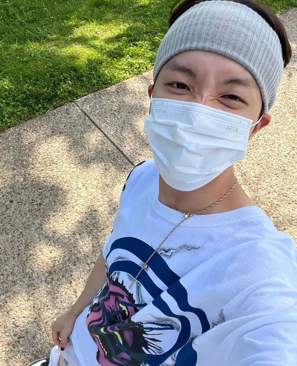 tatukitichan's tweet photo. D-533

There is no day when I don't think of you🍀*゜🕊
may you always be happy𓈒𓂂𓂃◌𓈒𓐍𓈒
 #jhope
 #weloveyoujhope
 #StayHelthy https://t.co/XaIc4umNUA