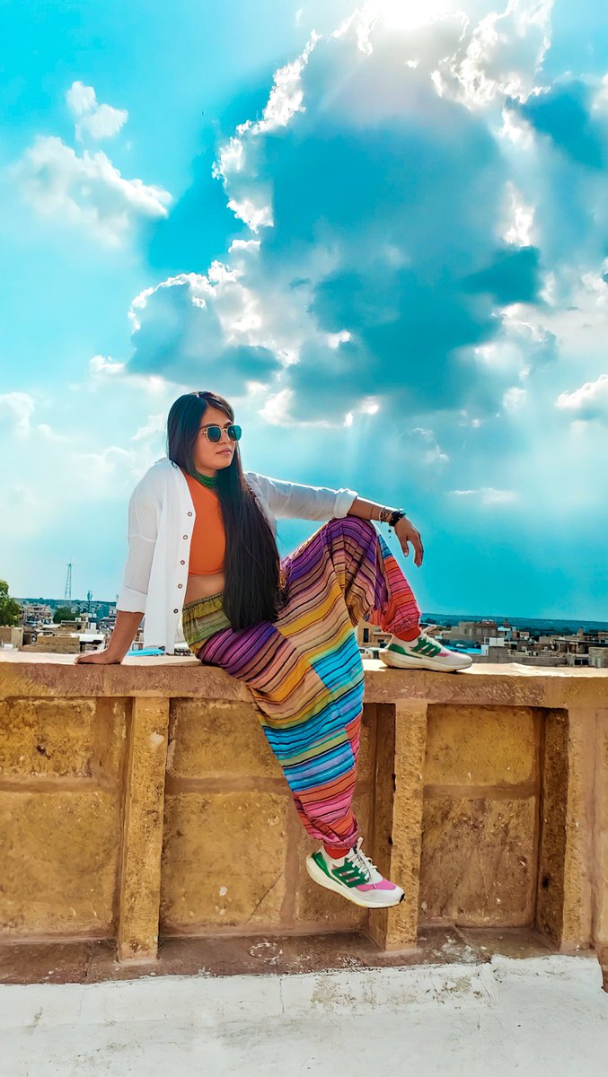 F***k the shit and be the beast. 🤟
#rajsthan #jaisalmer #jaisalmerdiaries  #jaisalmerfort #rajsthandiaries  #love #life #live