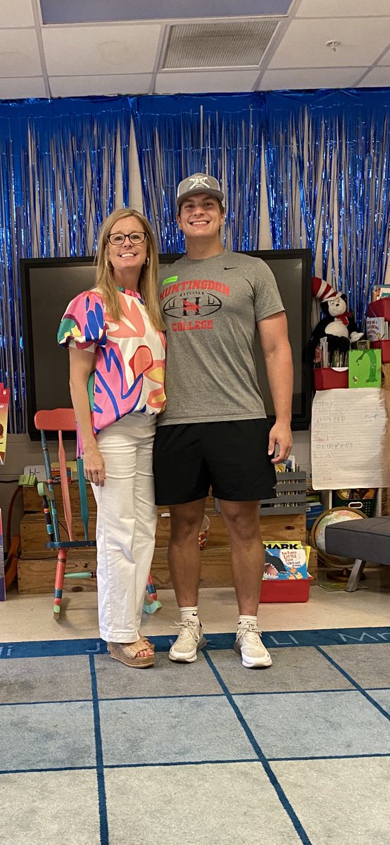 Happy National Teacher Appreciation Day and thank you to all the teachers who took part in my journey. Teaching isn't easy and it takes a lot of patience. I spent time in my mom's kindergarten class today reading and helping make jellyfish.