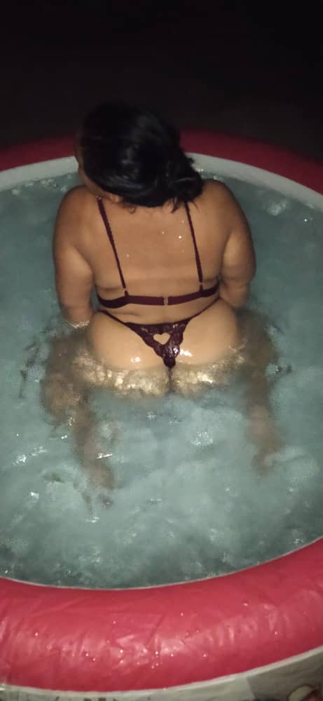pacar1510's tweet photo. Parte II de lo rico que la estamos pasando en nuestro jacuzzi privado 🤭

Tenemos espacio para otra pareja, alguien quiere acompañarnos? 😏 https://t.co/FG1R01Sgy0