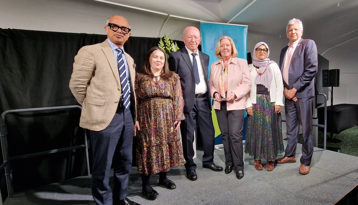 AbdalUllah's tweet photo. Privileged to have nominated Sue Hughes from #Wapping for the @TowerHamletsNow Civil Awards 2023, such an inspiration local hero helping to run @OfficialFOSKD.
Great evening for #Wapping 2 of our well-deserved local residents being awarded.
#weateWapping #weloveWapping https://t.co/1vEzidHKif