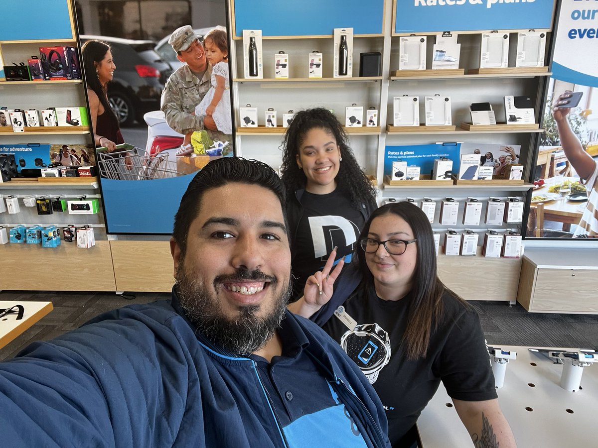 DanteDSep's tweet photo. Prospecting game planning session with our #Mobily pARtners Foxon location. These ladies are ready to #wiNEverything ! #OurNE #OwnLocal #ScrappiER @TheRealOurNE @firas_smadi @emilywiper @MobilyLlc https://t.co/LjKvCeUxZY