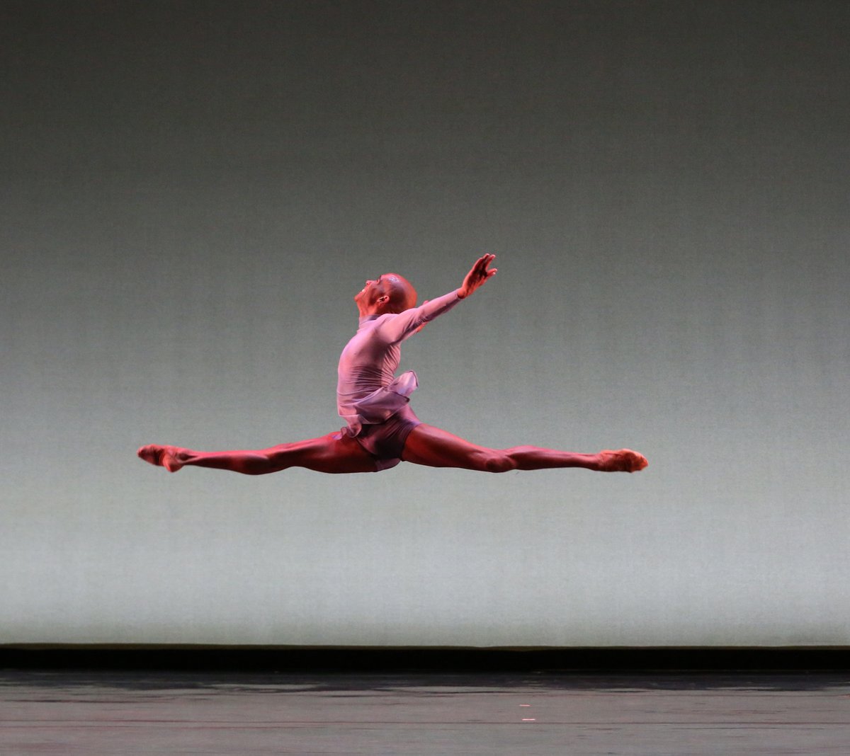 dallasblkdance's tweet photo. See What’s In Store For You During Our 46th Season Finale! Spring Celebration is May 19-20, 2023!
You can view in-person, on-demand, and streaming. Learn more -> https://t.co/lR61qoNimW
#DBDT #ThingsToDo #art #giftideas
'Futherance' by Kirven Douthit-Boyd (p.c. Amitava) Sarkar https://t.co/5AypMpnCA4