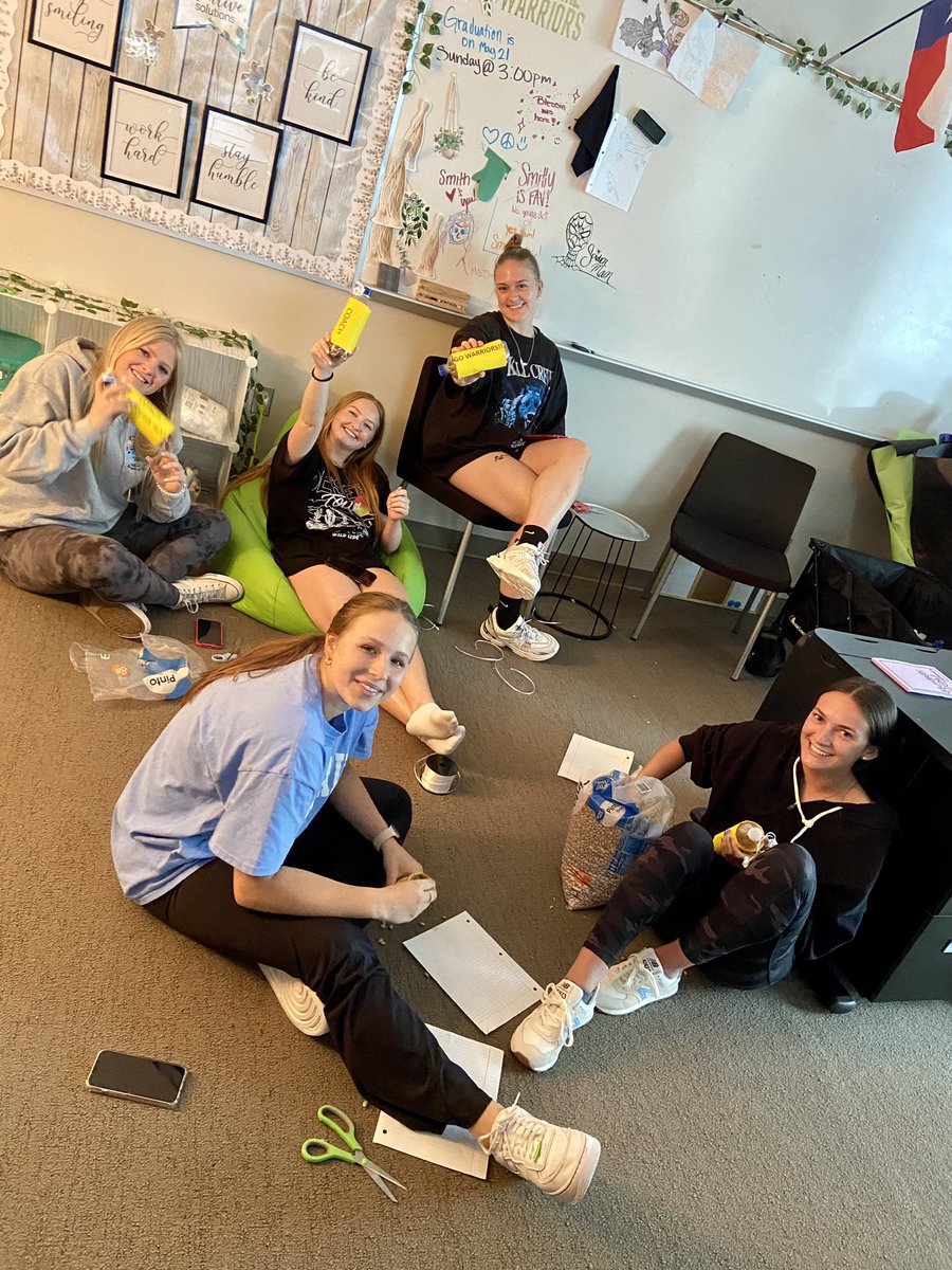 LaRenRen's tweet photo. Our Student Ambassadors made shakers for our Warrior Baseball Team! 
@MemorialSA  @FriscoMemo_BSB @2018Memorial 

LET’S GO WARRIORS!!! https://t.co/KQFC0d9P1v