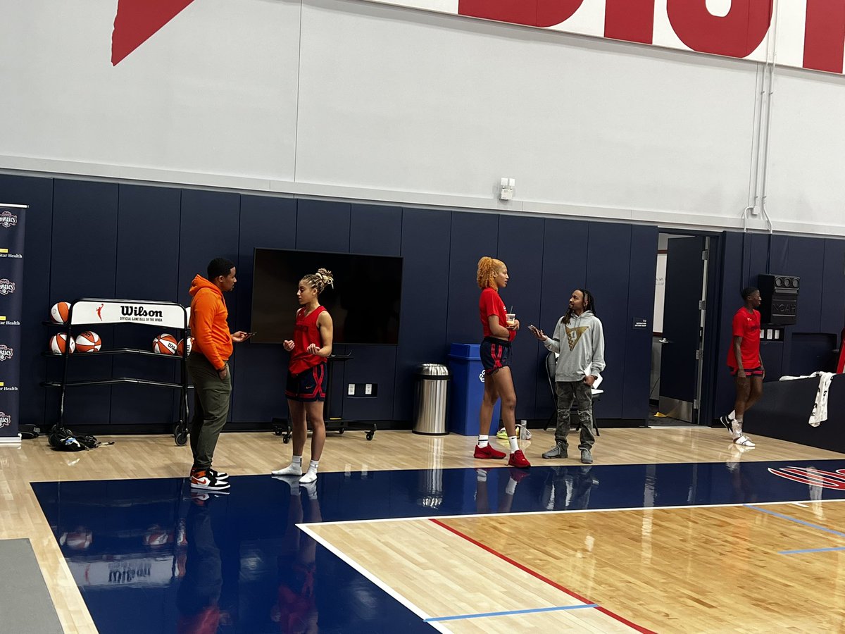 Christy51WScott's tweet photo. #WNBATrainingCamp Day ✌🏽 for the @WashMystics !
Post practice media conversations with @waynec0le ( @ETsineke ) & @kareemcopeland (@Theylove_kira ).
LOVE the energy in the gym again today! 🔥Vocal! Strong eye contact, & concise/clear communication! A WHOLE VIBE! 😤👏🏽💪🏽 #WNBA https://t.co/CsQj7cAoVZ