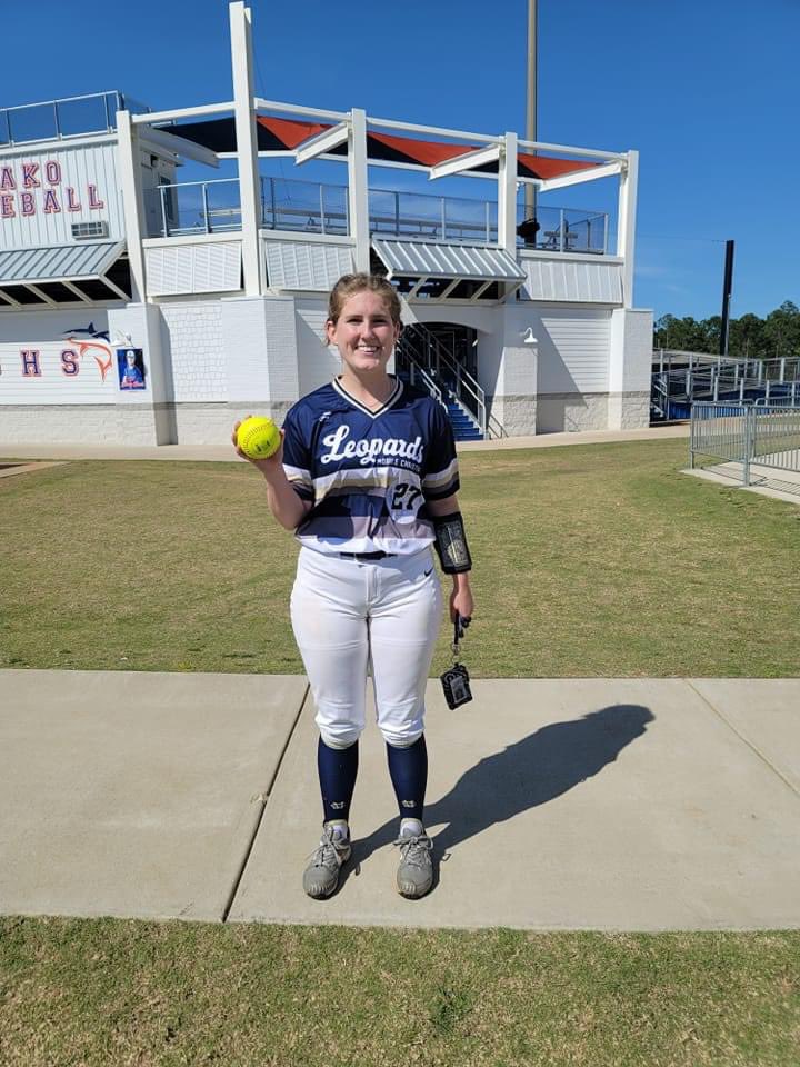 WME_Hudson's tweet photo. Look at AC with the two run 💣 Congrats to her and her high school team on winning their first game of the Area tournament! @acrobin27 https://t.co/lhFjXQ6s54