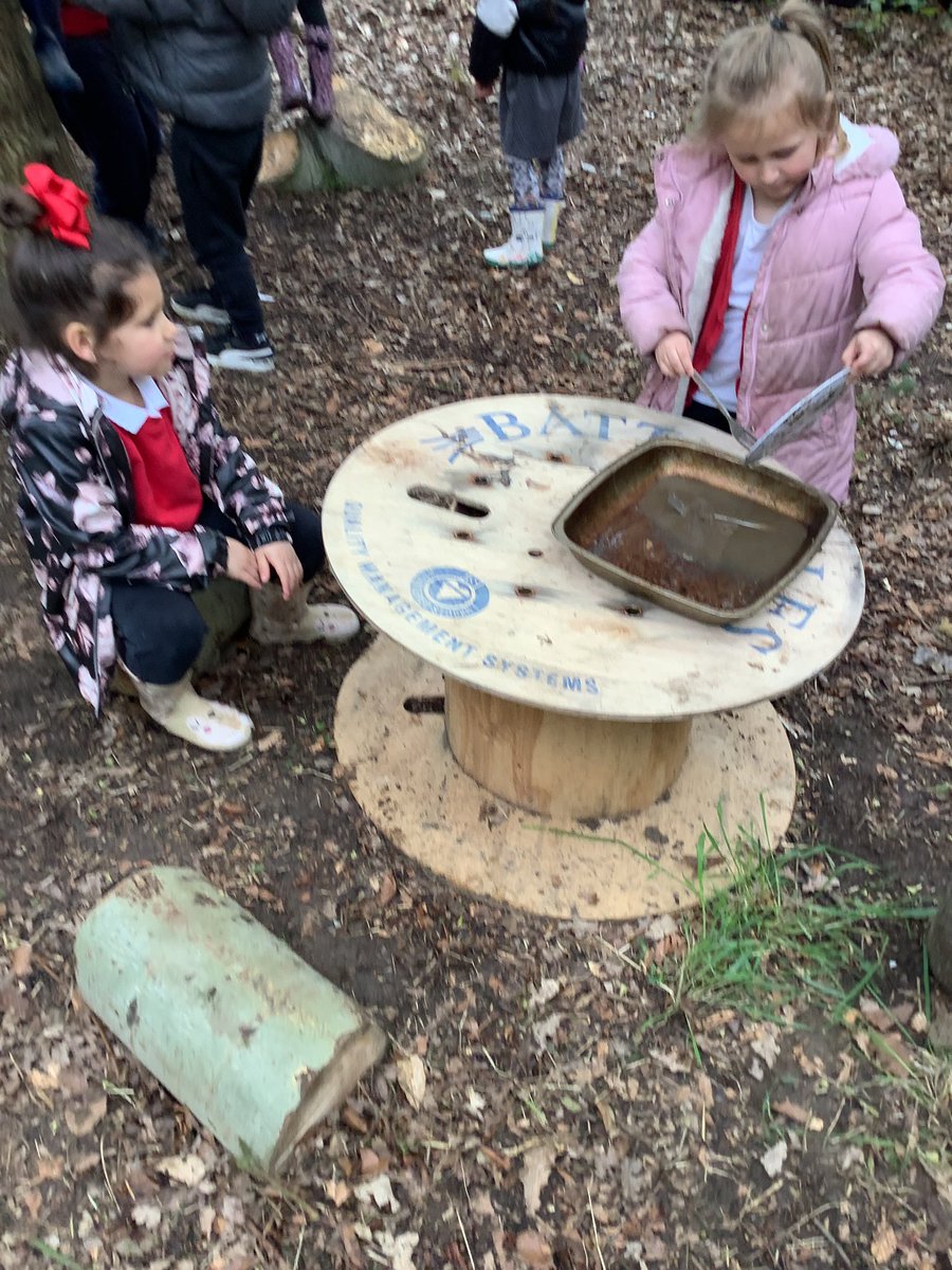 ourFAB_EYFS's tweet photo. Reception had a great Friday afternoon exploring the amazing revamped FAB Forest! 🌲 🌳 🐞 🐛 🐌 🕷️ 🐦 🪵🍁🌿 @ourFABschool @trustilluminate https://t.co/6n5HLl1AkS
