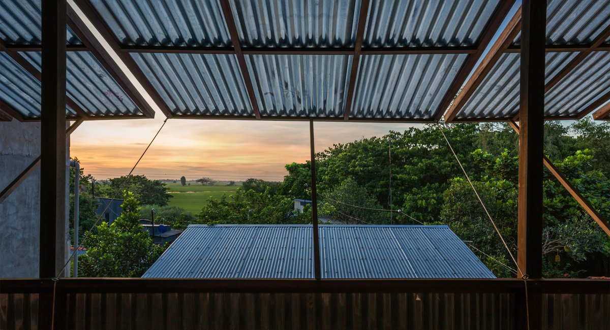 Orlanditoonline's tweet photo. There are parts of this #uniquehouse that don't have windows but rather have open airways. #archilover  https://t.co/qek2nvlirF https://t.co/fNeG6m2moX
