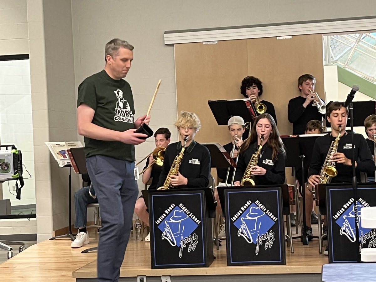 ⁦@FrickKevinfrick⁩ in his element! #IndianWoodsJazz #JungleBoogie ⁦<a href="/theSMSD/">SM School District</a>⁩